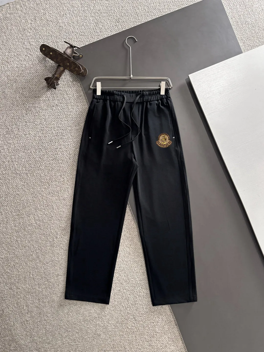 P150， 🐎 🆕2026 New Arrival ！ Classic LOGO ， ， ， 。 ， 。 ：Black Dark Gray Size：29-36